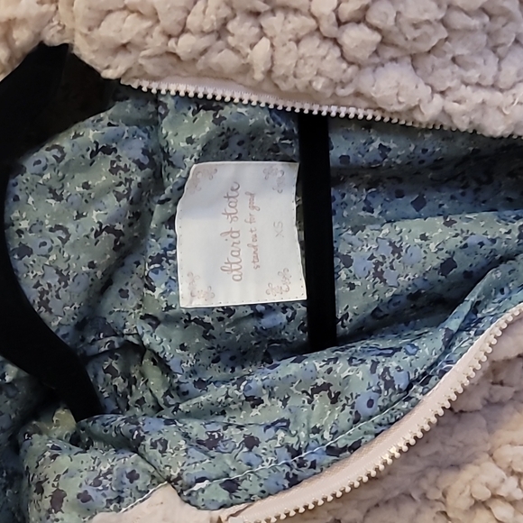 XS Altar'd State full zip sherpa sweater inside lined with 100% polyester - Picture 2 of 6